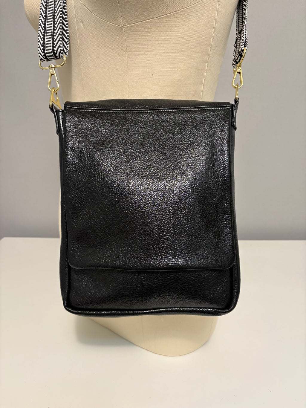Crossbody Messenger bag - Metallic Leather