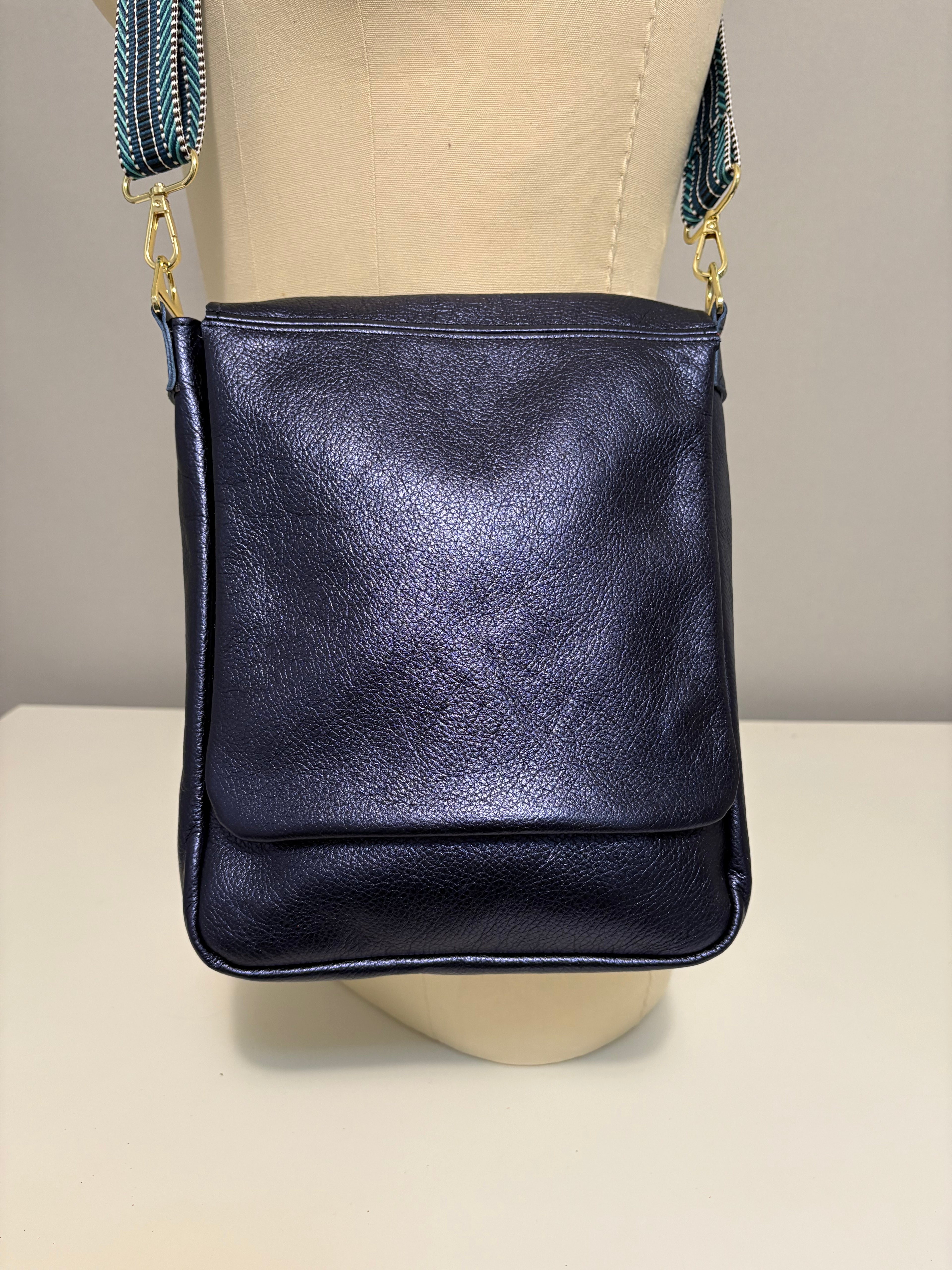 Crossbody Messenger bag - Metallic Leather